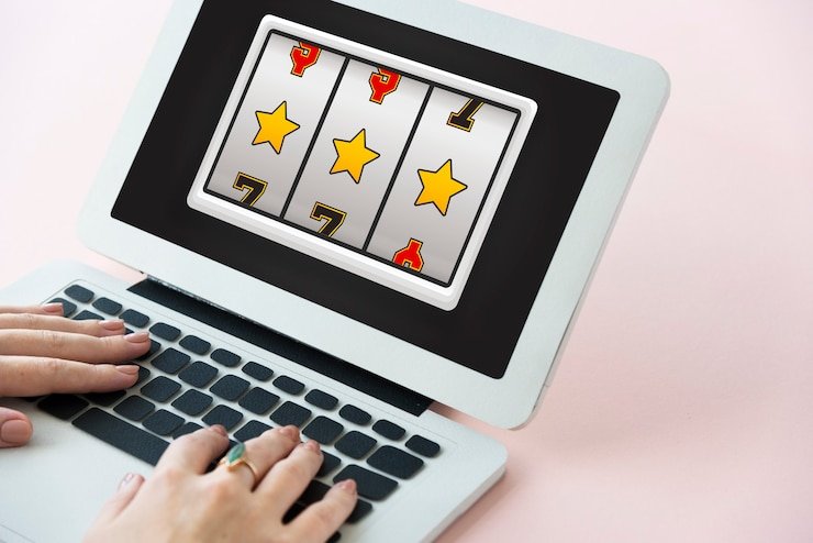 Antarmuka permainan Fortune Rabbit di singa slot dengan simbol-simbol keberuntungan Asia dan tata letak gulungan yang jelas